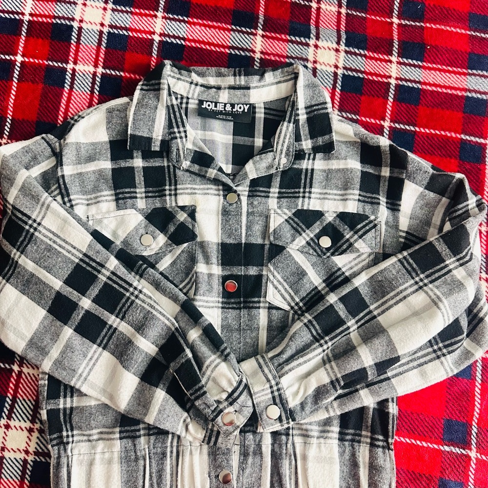 Jolie & Joy Women’s Black and White Plaid Button-Front Shirt